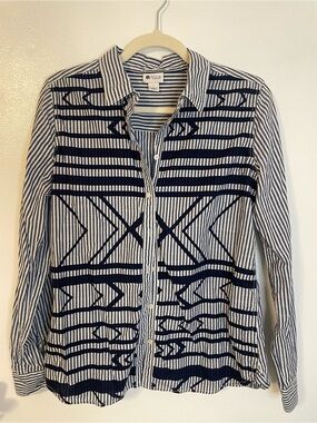 Stripped cotton button up with pattern on front Stylus size large
